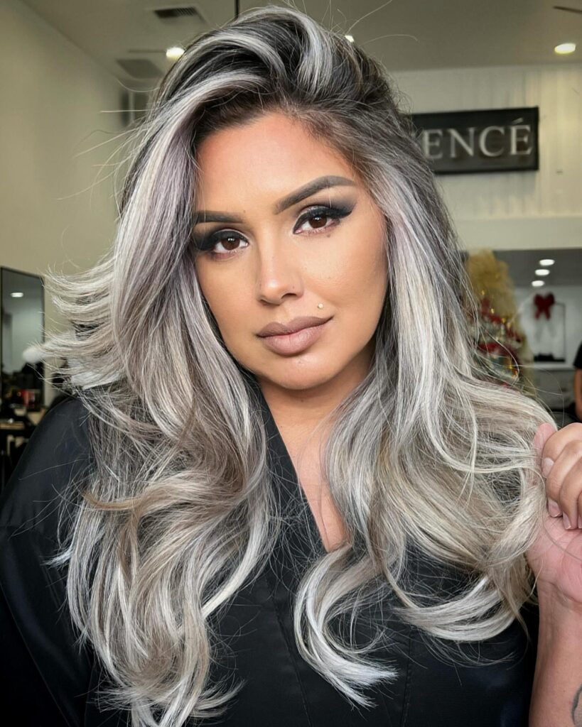 Cheveux gris et blancs
