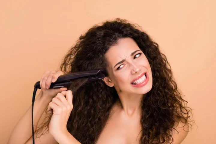Fer à lisser 8 erreurs à éviter pour préserver ses cheveux