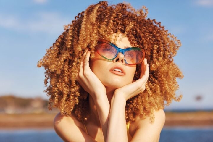 Comment protéger ses cheveux en été (soleil, mer, piscine)